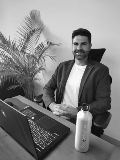 Pablo Caño trabajando en estrategia SEO